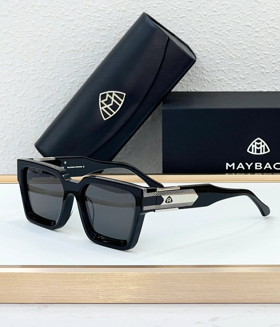 The BOSS I sunglasses Black x Silver