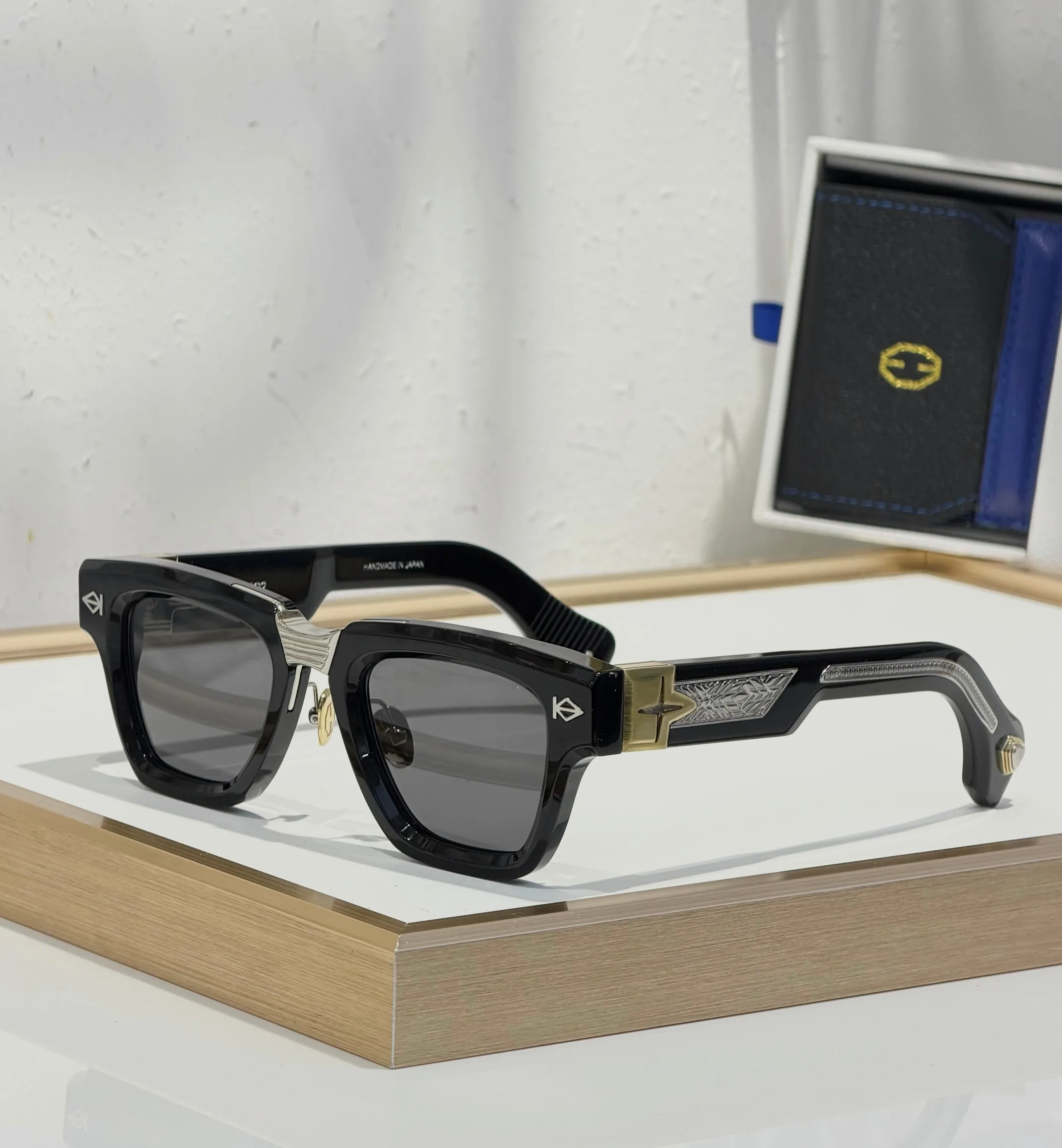 T Henri CO2 Galactique sunglasses, crafted with premium frames and lenses in Egypt front view. Black x Silver x Gold frame with Black lens