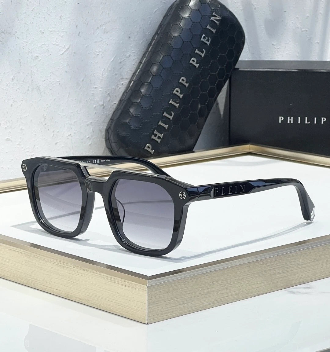 Plein Traveller SPP001M sunglasses Black x Silver