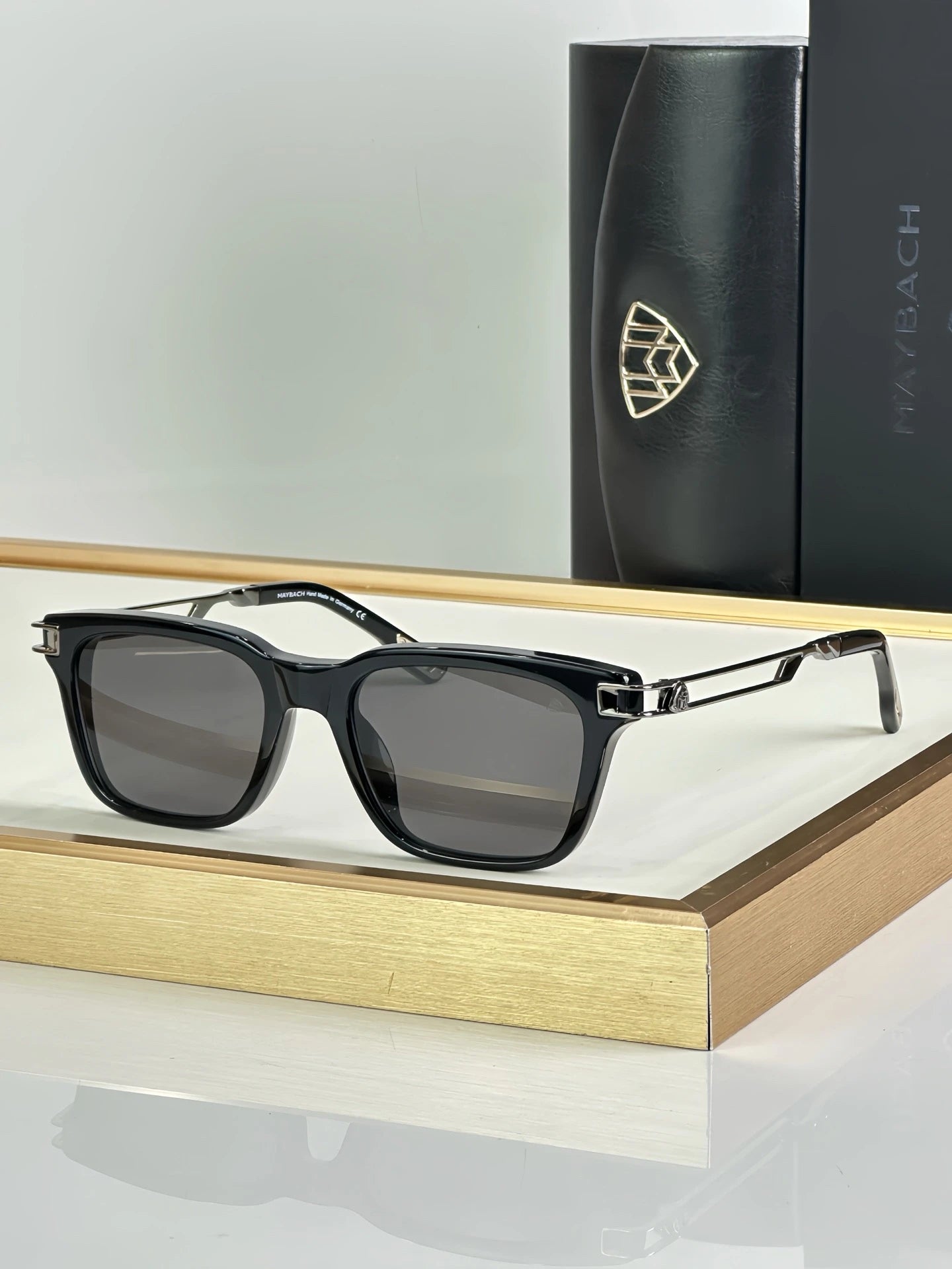 The Expert IV sunglasses Black