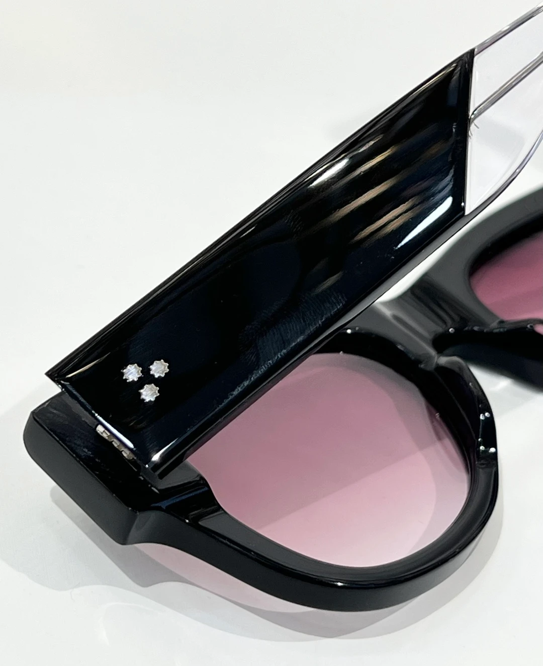 JMM Chelsea Black Pink sunglasses with glossy black acetate frame, soft pink lenses and transparent temple tips