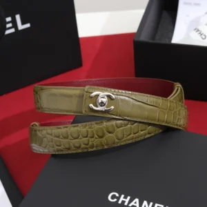 CHANEL khaki crocodile-embossed calfskin belt with silver-tone CC hardware