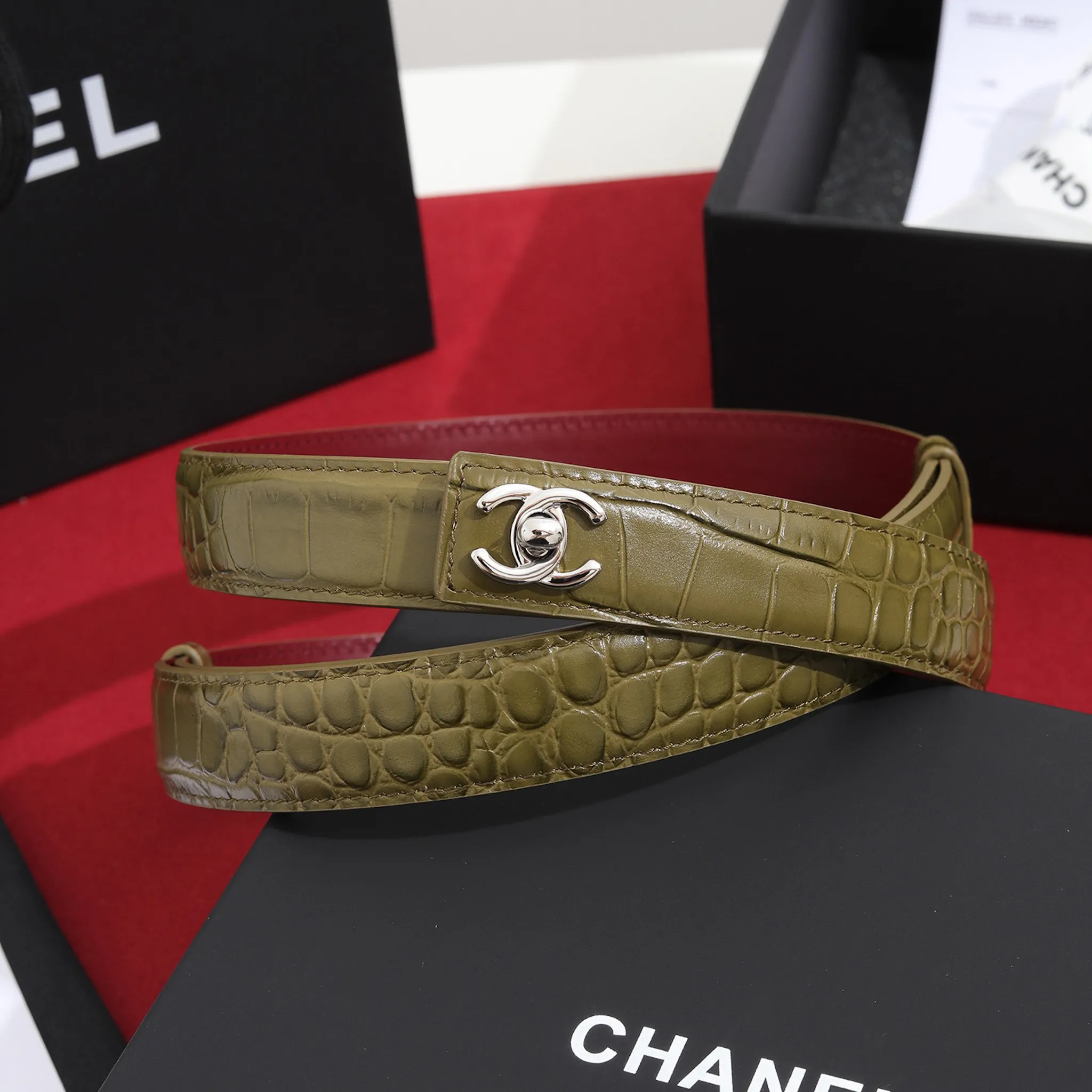 CHANEL khaki crocodile-embossed calfskin belt with silver-tone CC hardware
