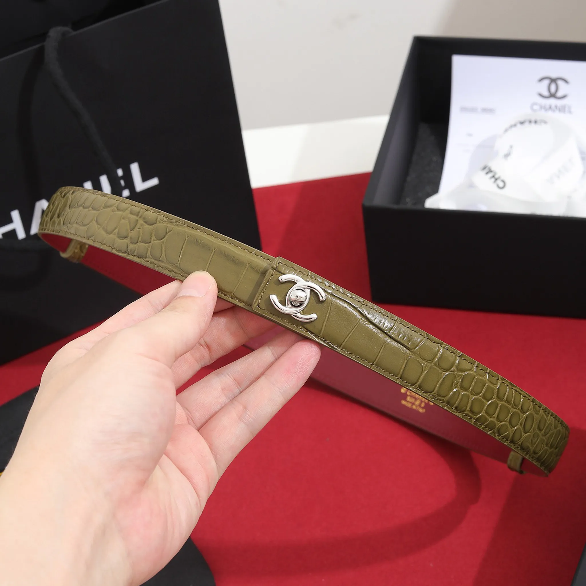 CHANEL khaki crocodile-embossed calfskin belt with silver-tone CC hardware