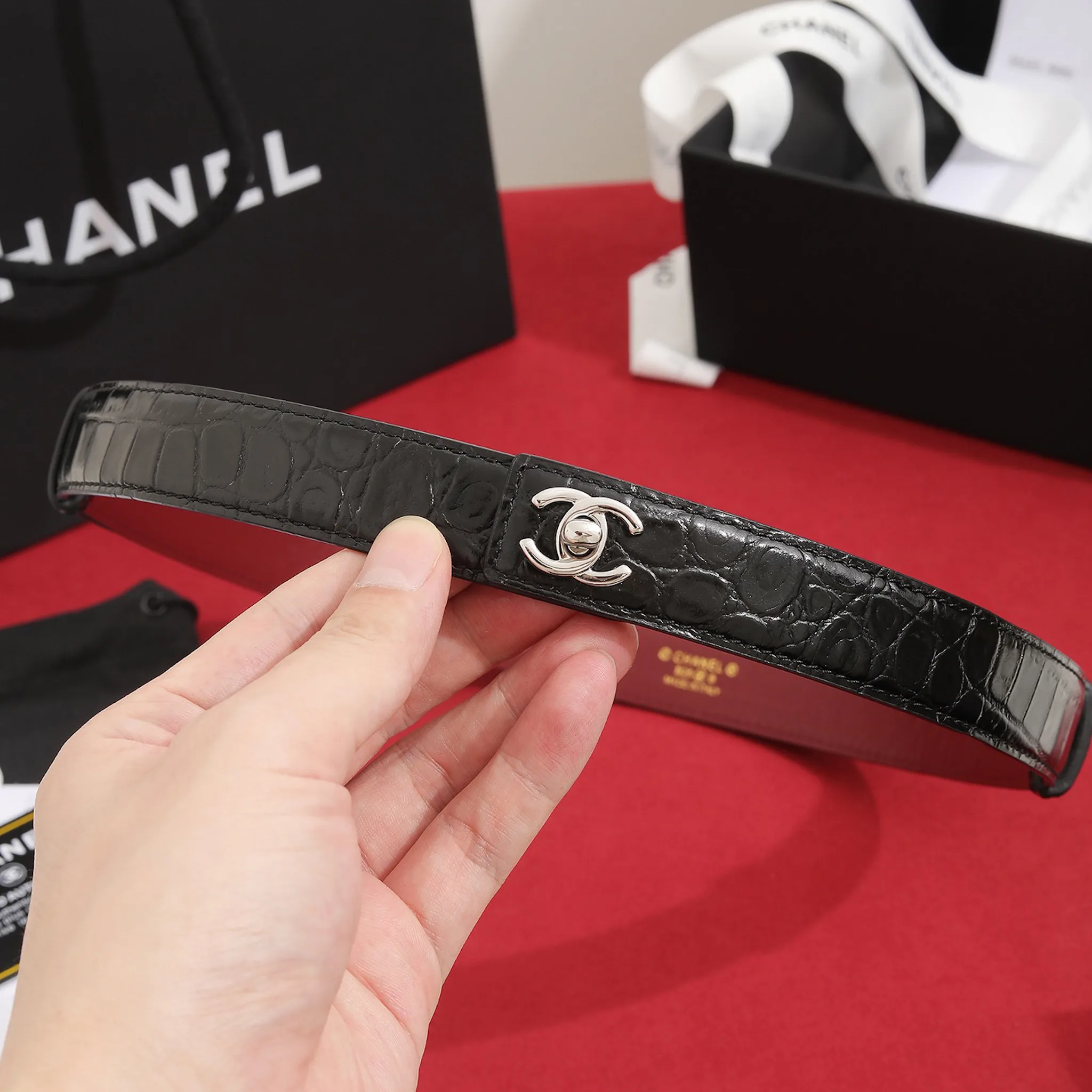 CHANEL black crocodile-embossed calfskin belt with silver-tone CC hardware