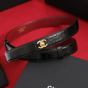 CHANEL black crocodile-embossed calfskin belt with gold-tone CC hardware