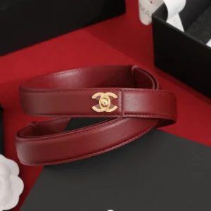 CHANEL burgundy smooth leather belt with gold-tone CC hardware