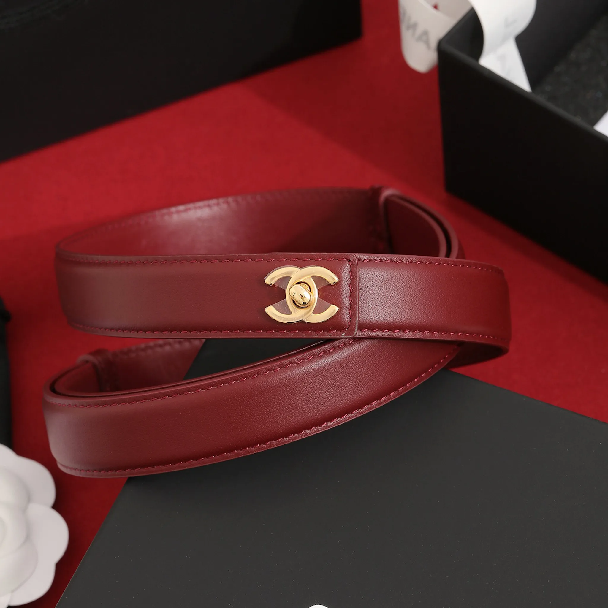 CHANEL burgundy smooth leather belt with gold-tone CC hardware