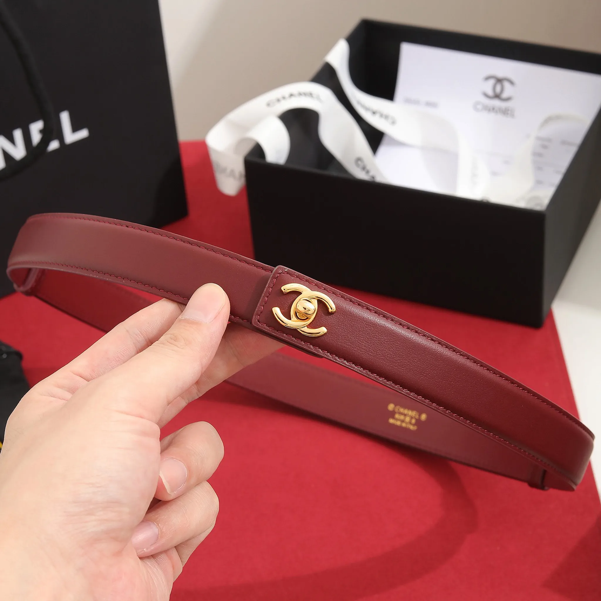 CHANEL burgundy smooth leather belt with gold-tone CC hardware