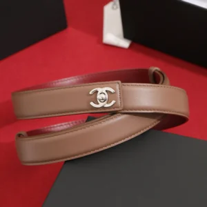 CHANEL camel smooth leather belt with silver-tone CC hardware