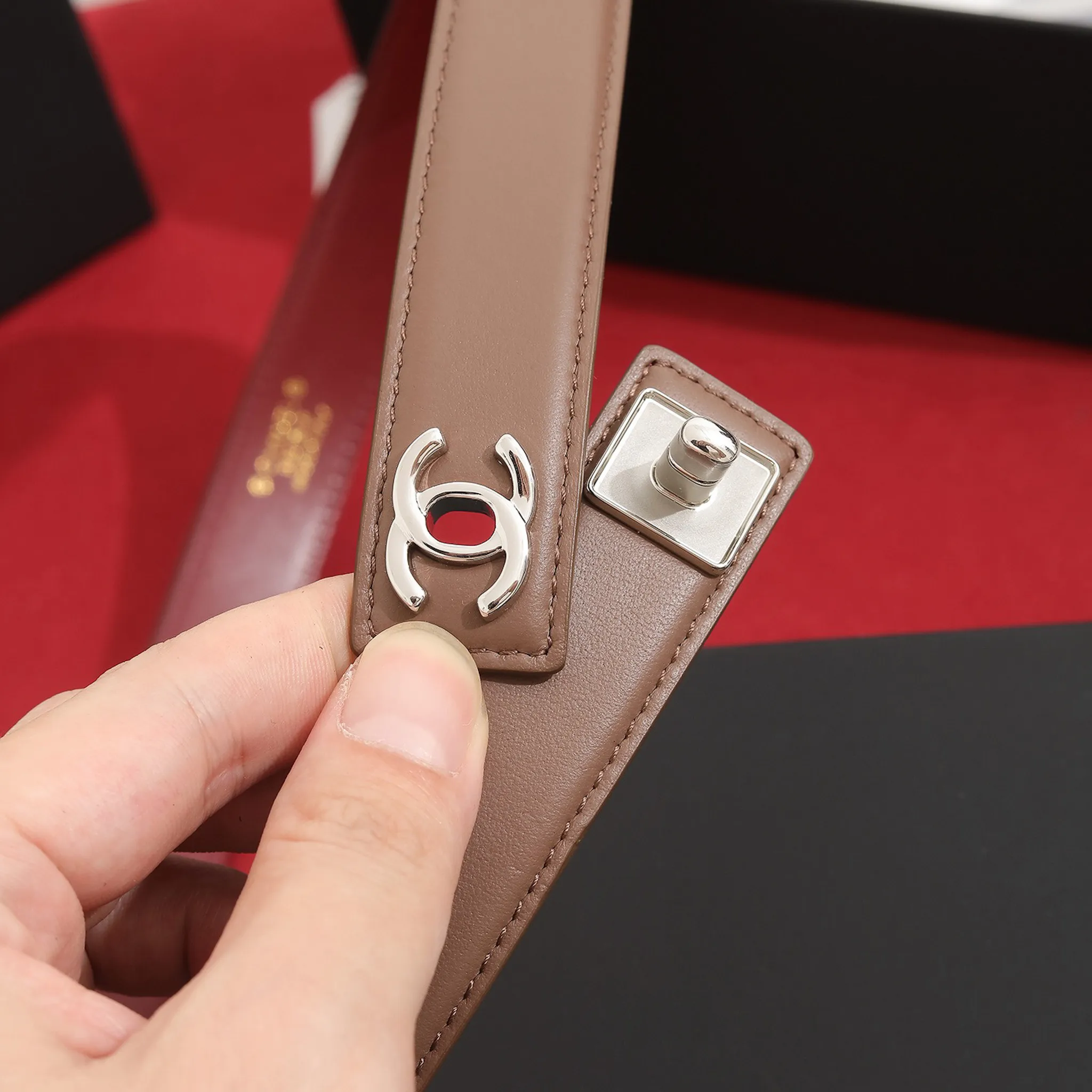 CHANEL camel smooth leather belt with silver-tone CC hardware
