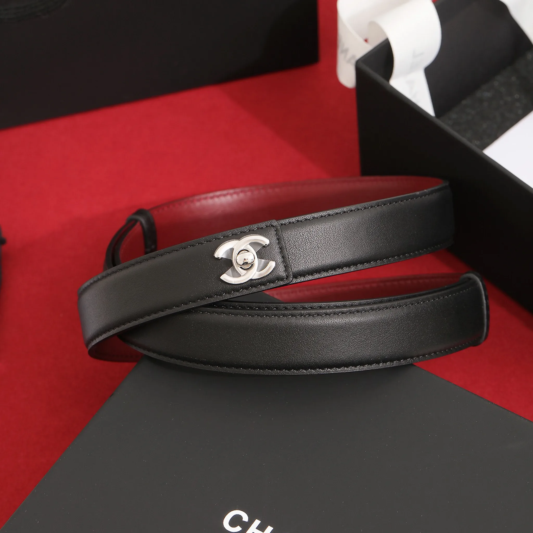 CHANEL black smooth leather belt with silver-tone CC hardware