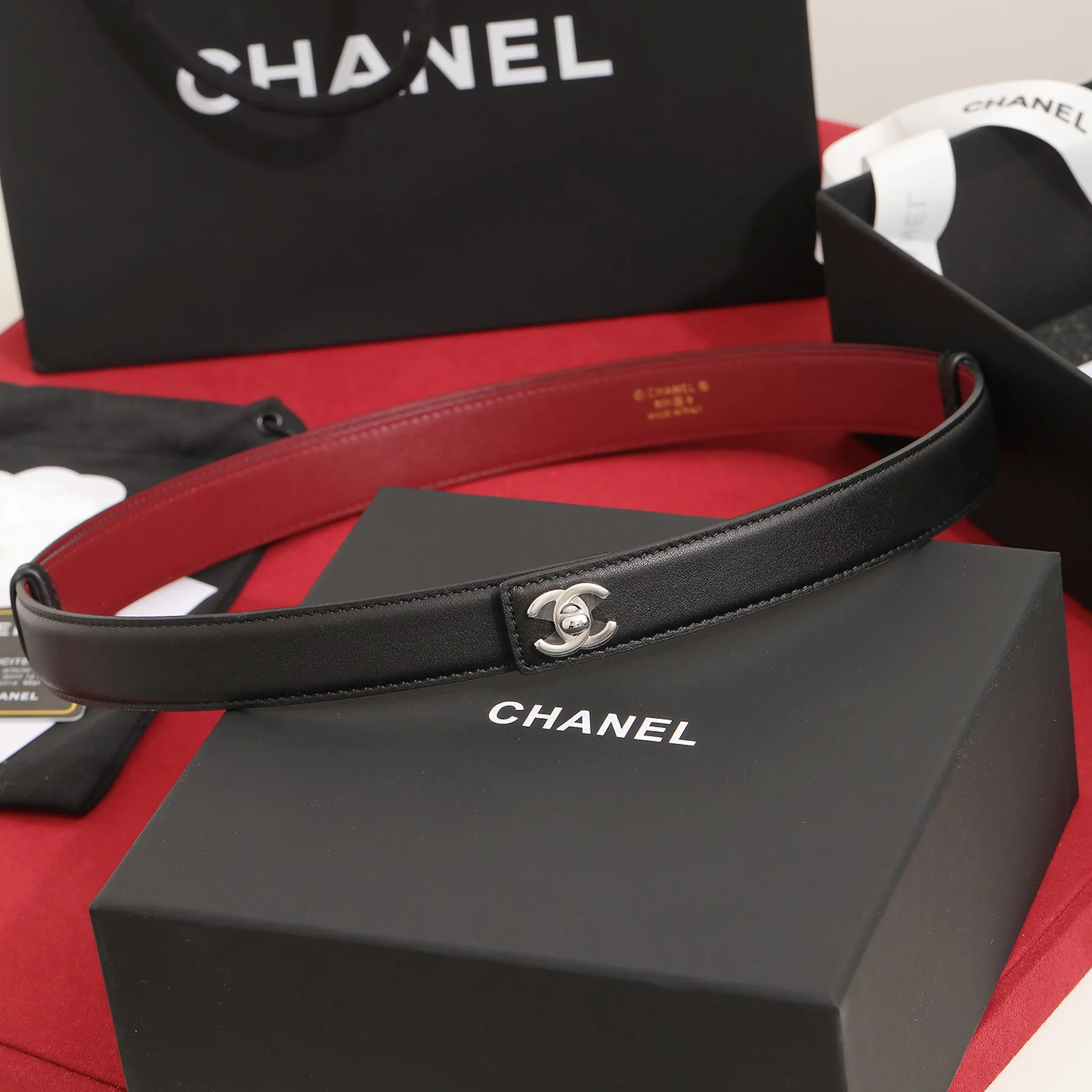 CHANEL black smooth leather belt with silver-tone CC hardware