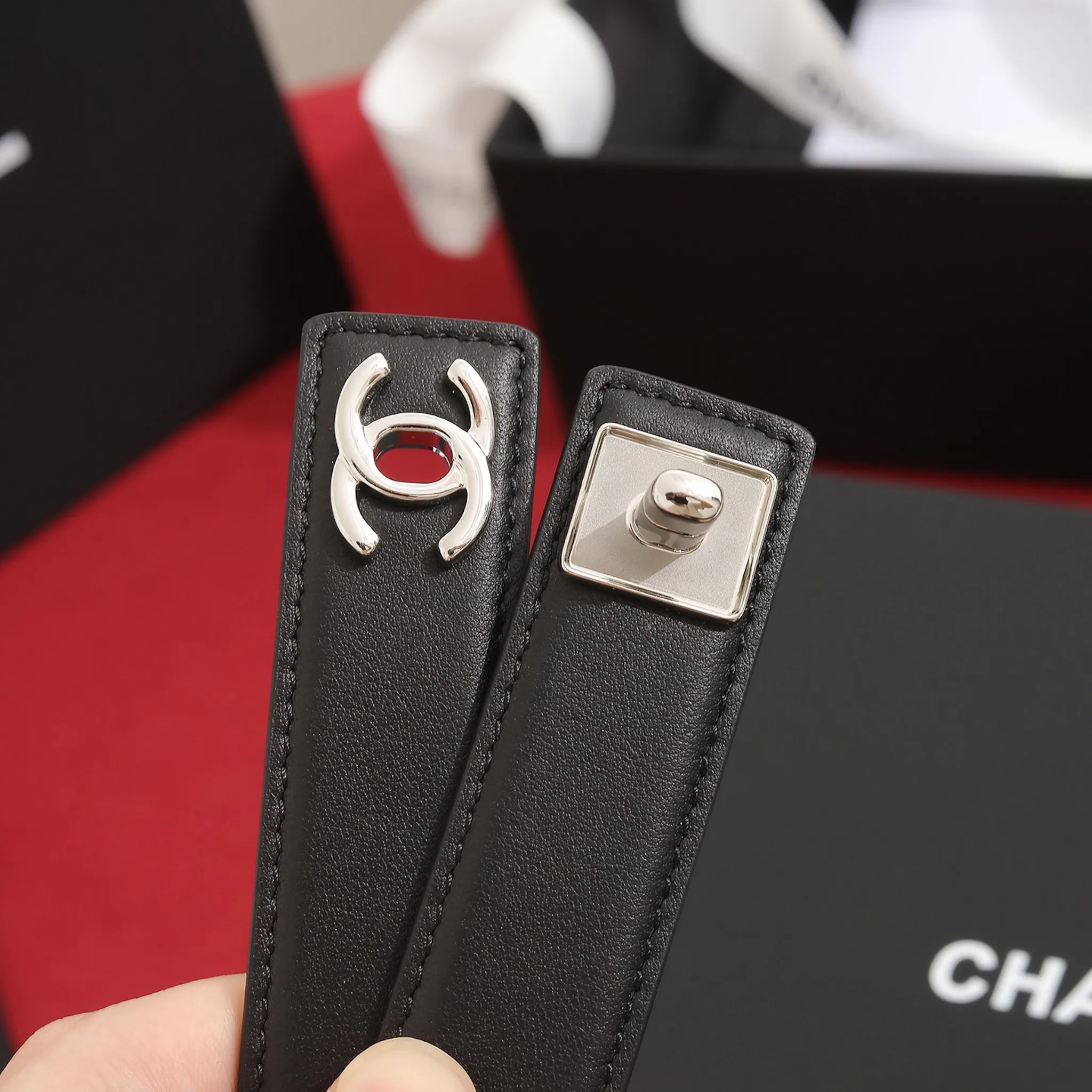CHANEL black smooth leather belt with silver-tone CC hardware