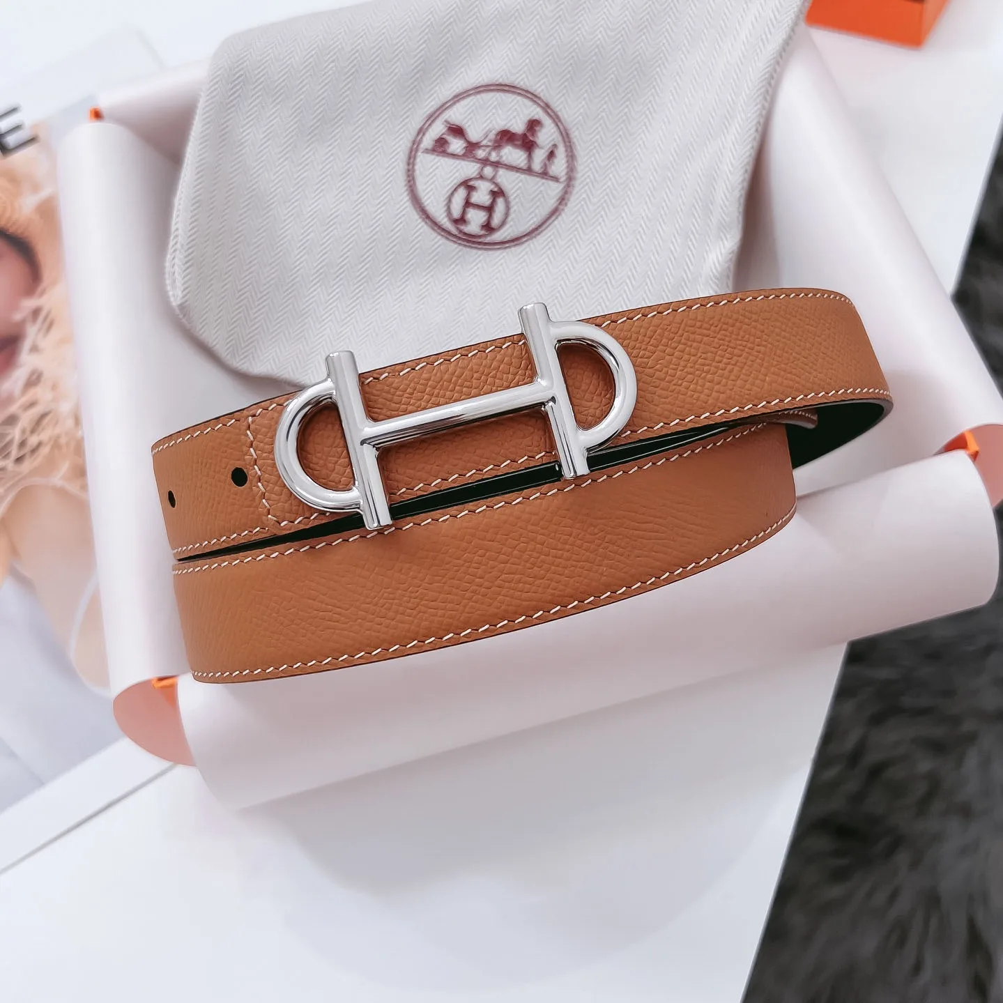 Hermès Gamma reversible camel and black leather belt with silver-tone buckle