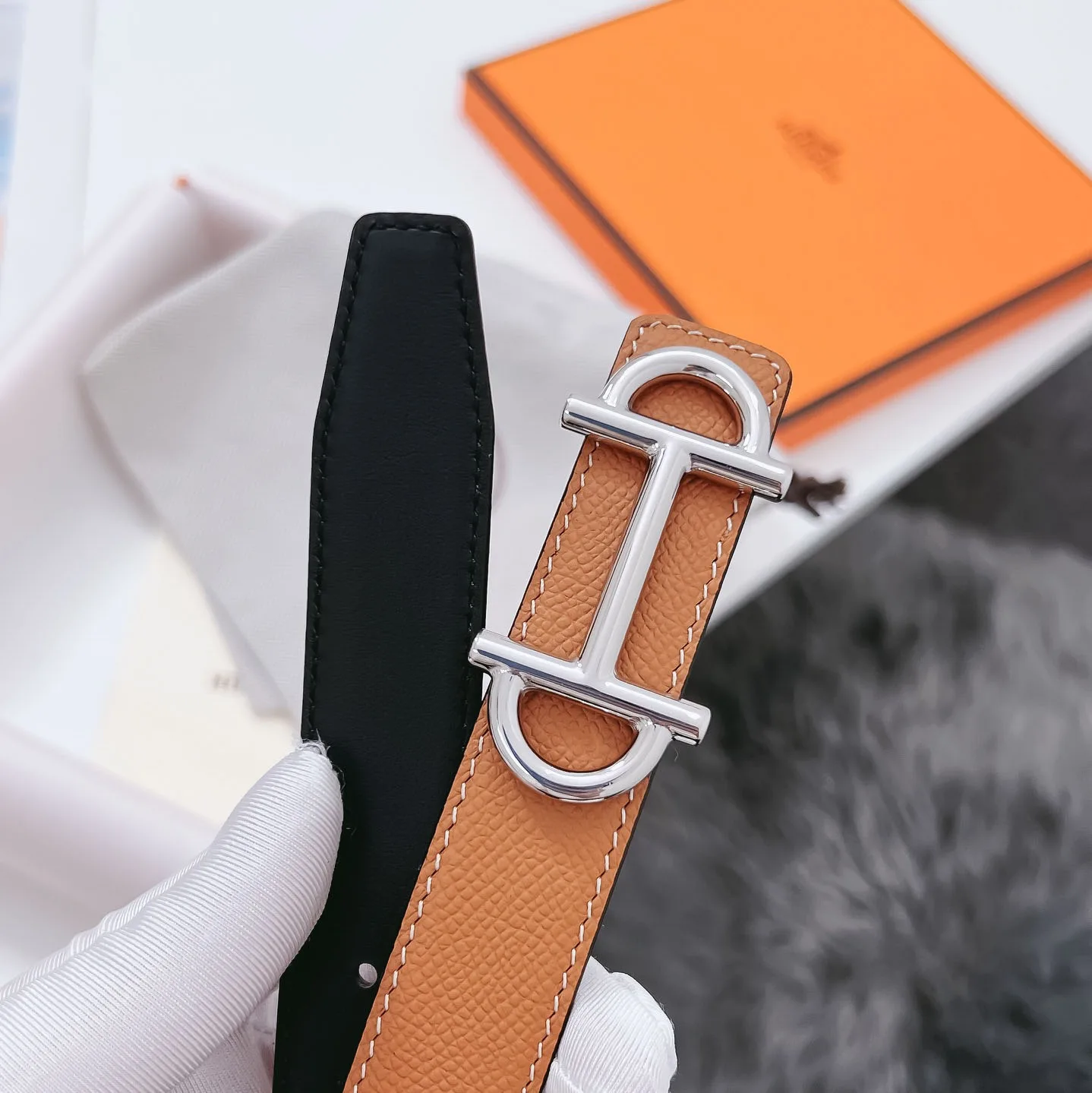 Hermès Gamma reversible camel and black leather belt with silver-tone buckle