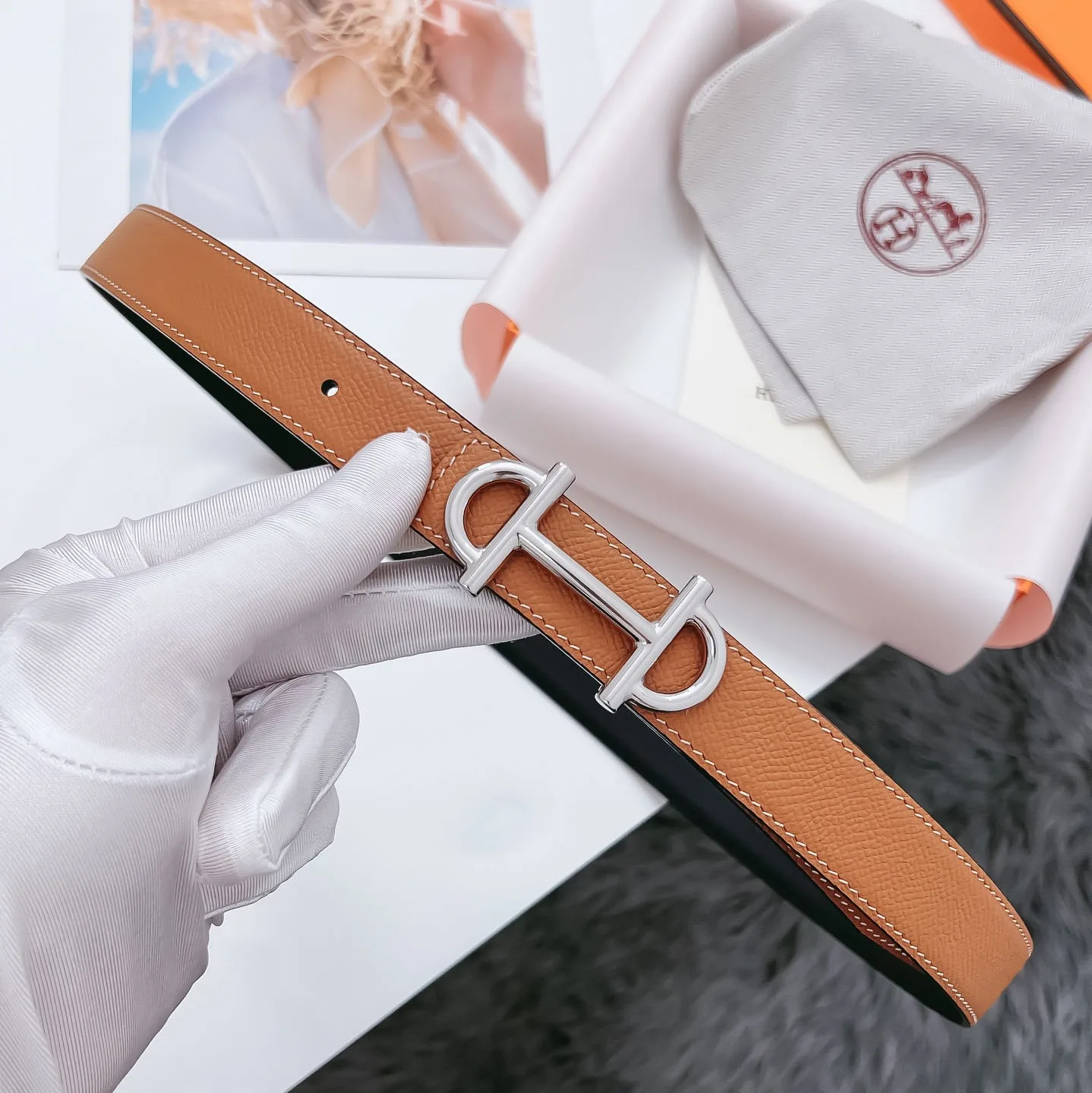 Hermès Gamma reversible camel and black leather belt with silver-tone buckle