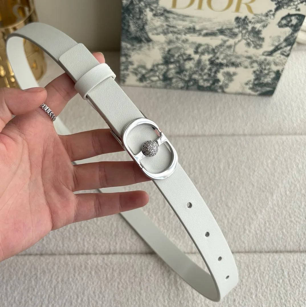 Dior 30 Montaigne white leather belt with silver-tone crystal-embellished CD buckle