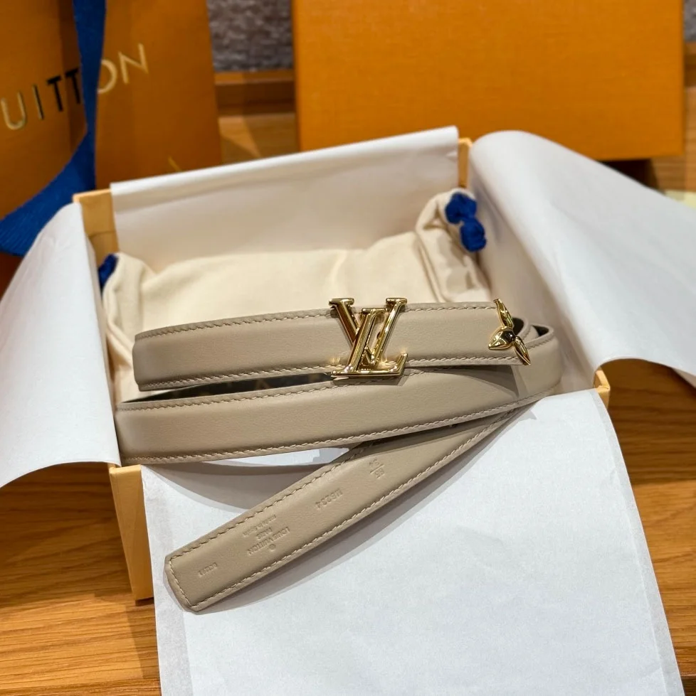 Louis Vuitton Bloom reversible cream and brown Monogram belt with gold-tone hardware