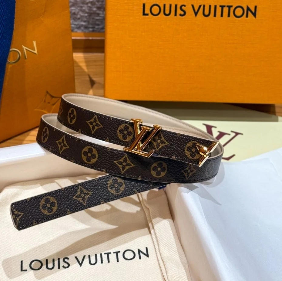 Louis Vuitton Bloom reversible cream and brown Monogram belt with gold-tone hardware