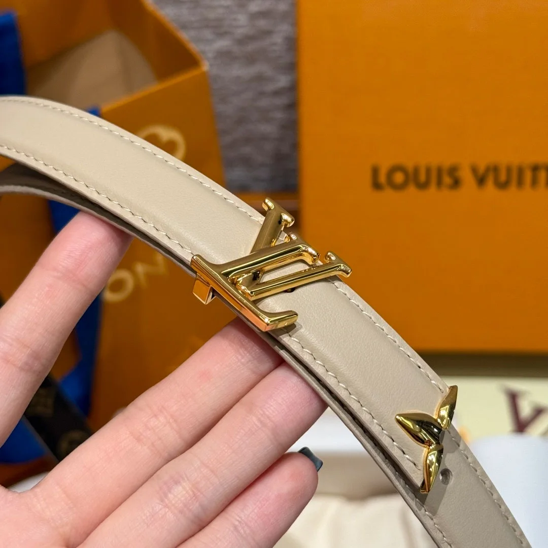 Louis Vuitton Bloom reversible cream and brown Monogram belt with gold-tone hardware