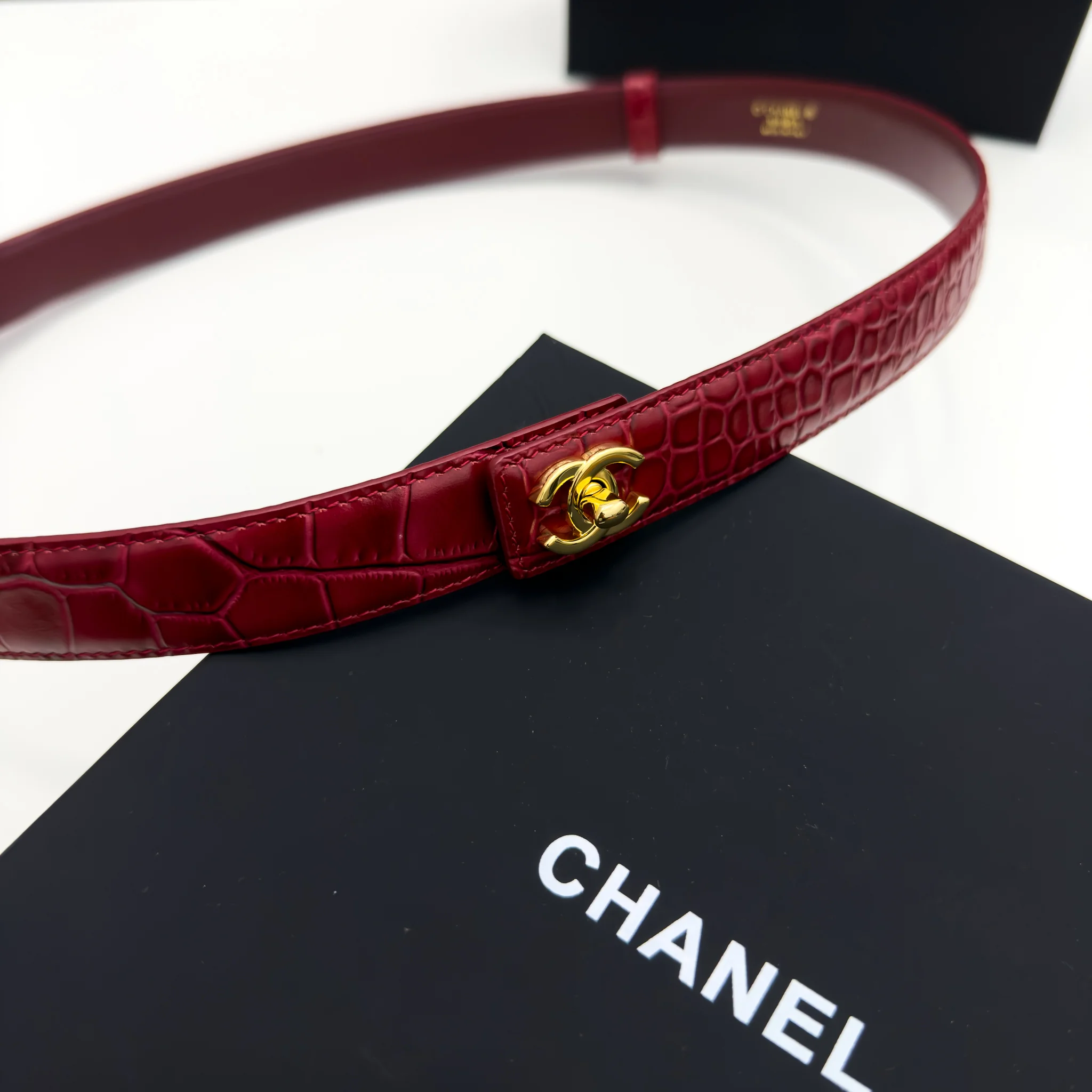 Chanel red crocodile-embossed leather adjustable belt with gold-tone CC turn-lock buckle