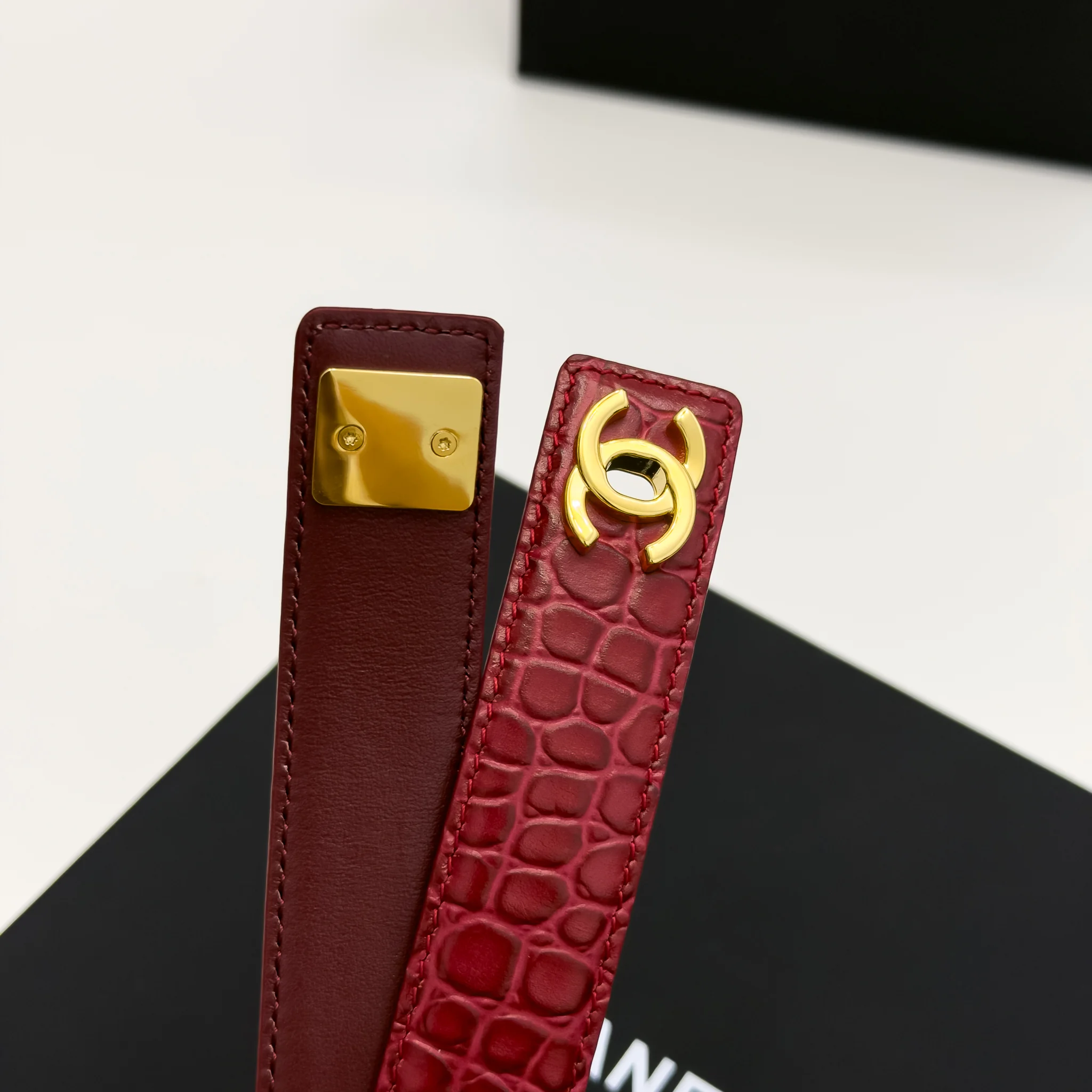 Chanel red crocodile-embossed leather adjustable belt with gold-tone CC turn-lock buckle