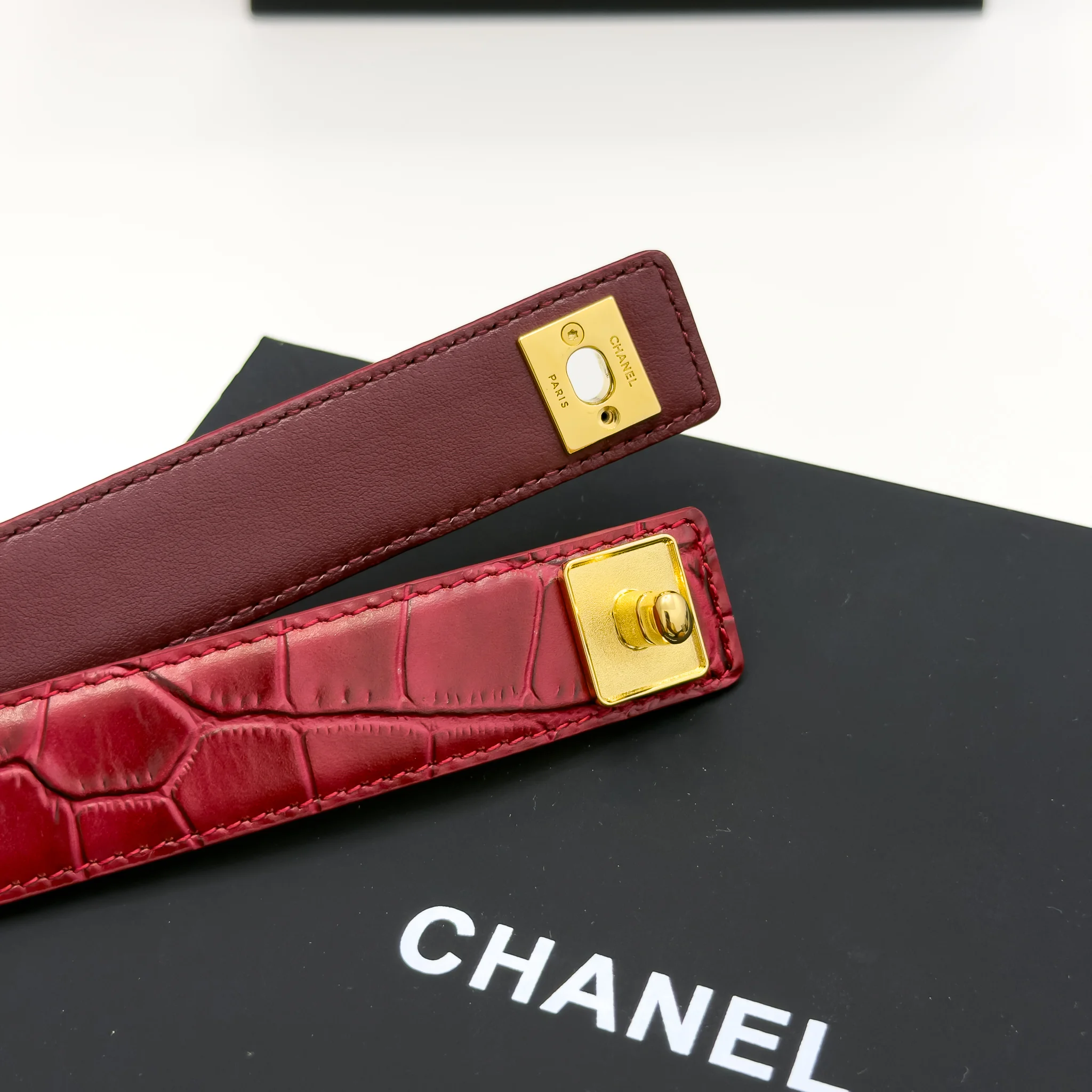 Chanel red crocodile-embossed leather adjustable belt with gold-tone CC turn-lock buckle