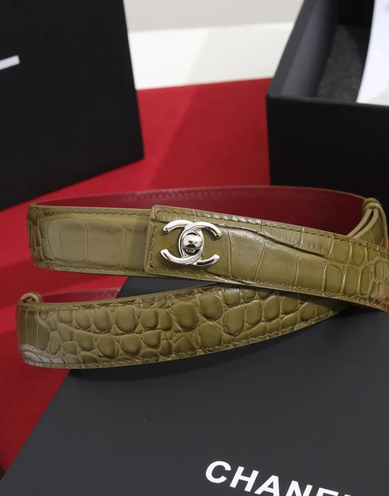 CHANEL khaki crocodile-embossed calfskin belt with silver-tone CC hardware