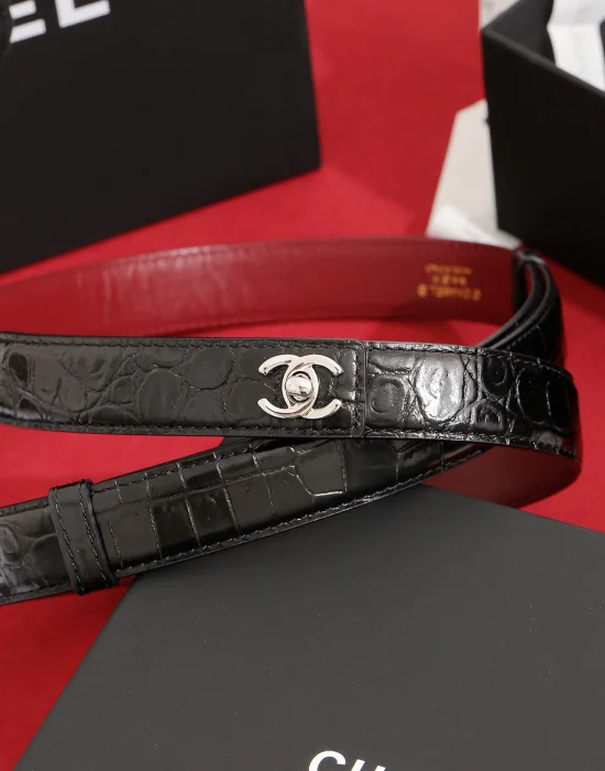 CHANEL black crocodile-embossed calfskin belt with silver-tone CC hardware