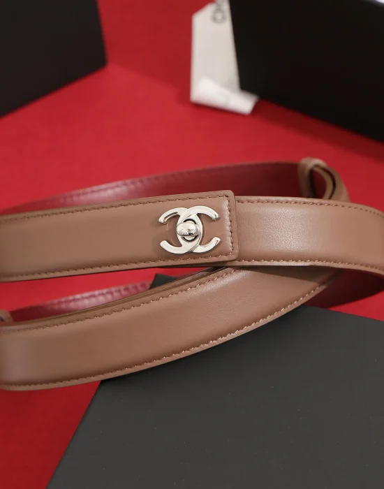 CHANEL camel smooth leather belt with silver-tone CC hardware