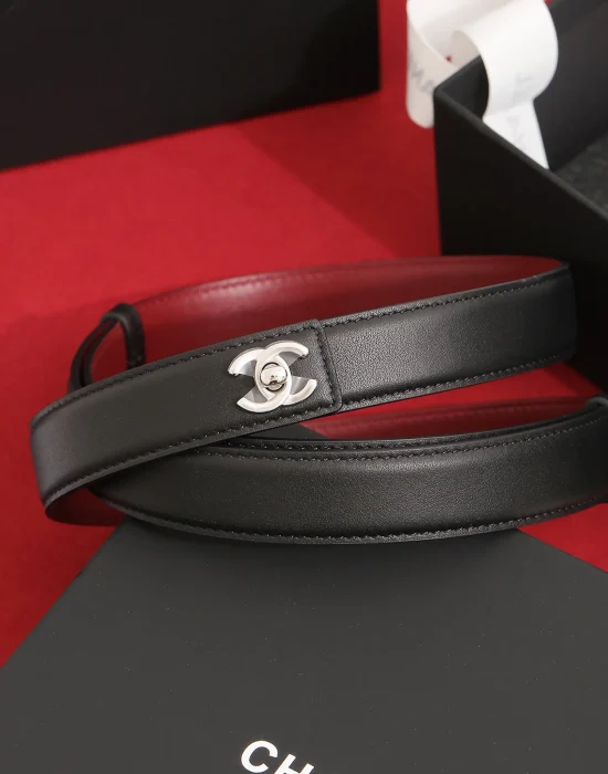 CHANEL black smooth leather belt with silver-tone CC hardware